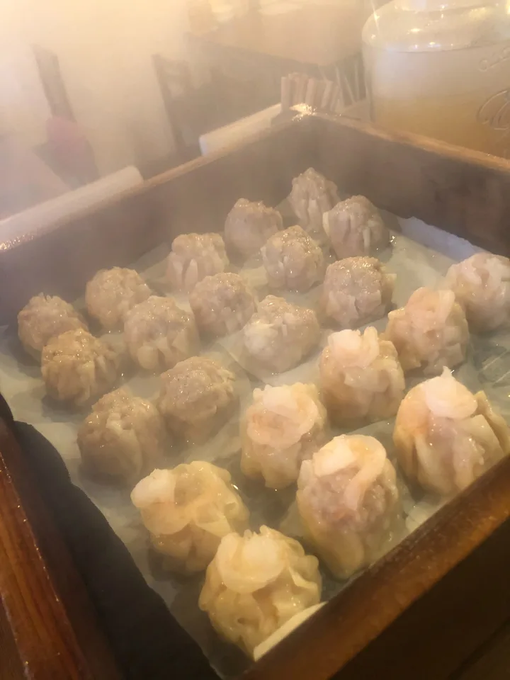せいろで蒸し上がる焼売
